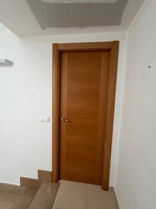 9 Puertas de madera 7 normales y 2 con cristales