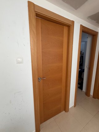 9 Puertas de madera 7 normales y 2 con cristales