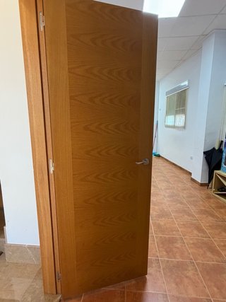 9 Puertas de madera 7 normales y 2 con cristales