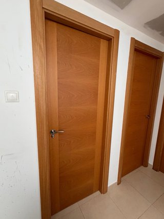 9 Puertas de madera 7 normales y 2 con cristales