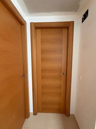 9 Puertas de madera 7 normales y 2 con cristales