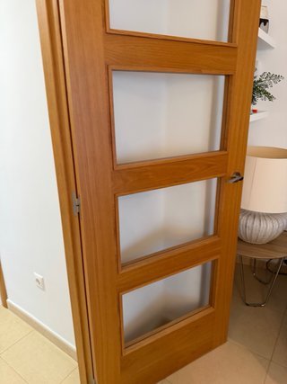 9 Puertas de madera 7 normales y 2 con cristales
