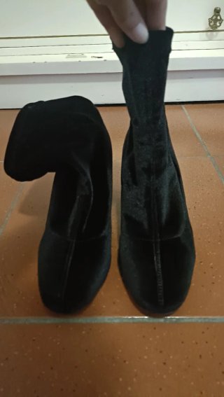 Stivaletti neri con tacco gioiello