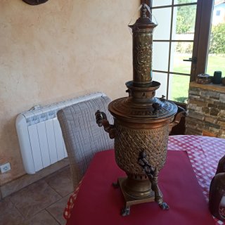 Samovar oriental de latón