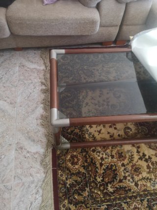 Mesa de comedor de madera y cristal