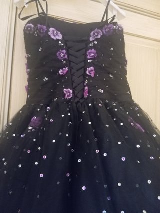 Abito elegante nero e viola