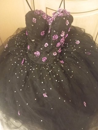 Abito elegante nero e viola