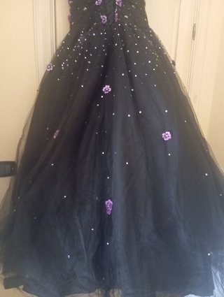 Abito elegante nero e viola