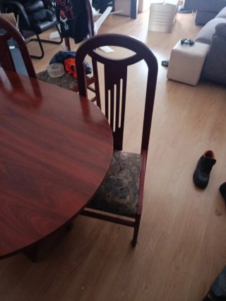 Mesa de comedor de madera