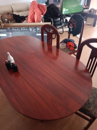 Mesa de comedor de madera