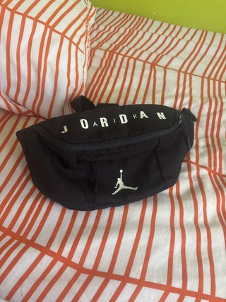 Riñonera Jordan Negra Seminueva