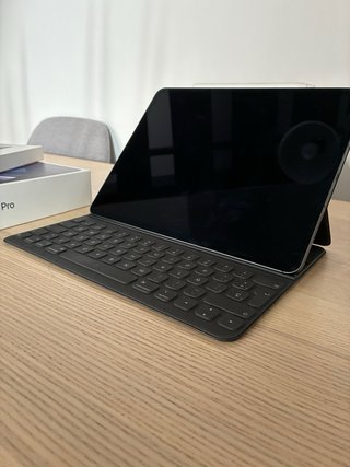 iPad Pro 12.9 5ª Gen + Smart Keyboard + Pencil