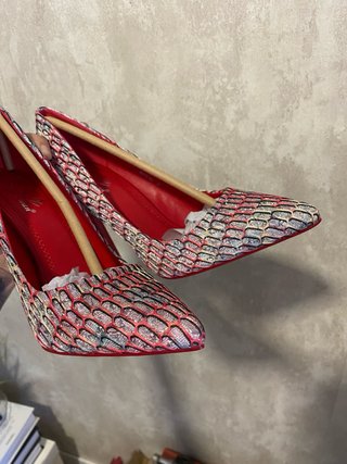 Tacones rojos escamas talla 37 nuevos