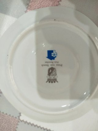 Juego de café de cerámica blanco con detalles dora