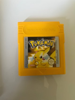 Nintendo Game Boy Color Morado + Pikachu