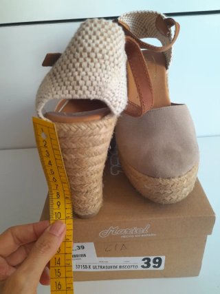 Alpargatas cuña alta Mariel color taupe talla 39