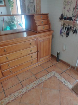 Aparador de pino con cajones