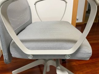 Silla de oficina ergonómica gris