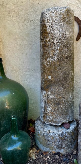Columna y base de piedra granito