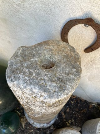 Columna y base de piedra granito