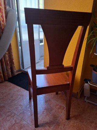 Silla de madera estilo clásico / 3ud.x60€