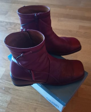 Botines mujer en color burdeos de piel.Talla 38