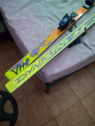 Esquís Dynastar VHP Naranja y Amarillo