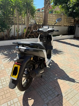 Peugeot Scooter Blanca