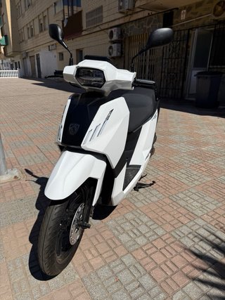 Peugeot Scooter Blanca