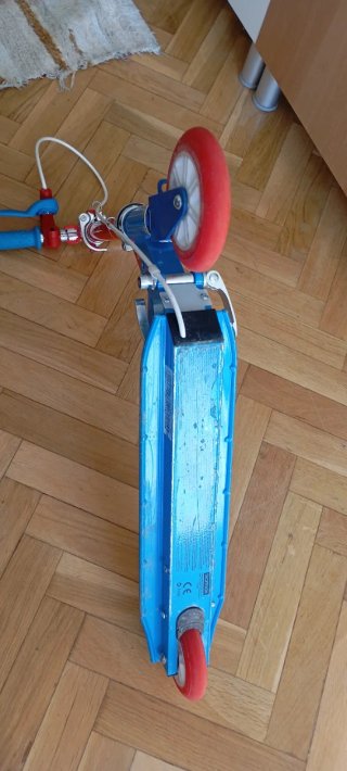 Patinete infantil azul