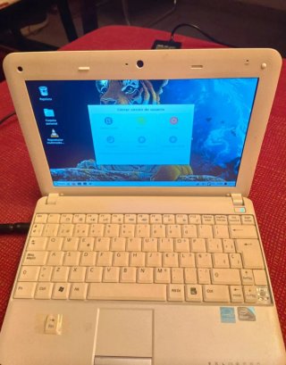 Portatile Notebook Linux Bianco e Verde