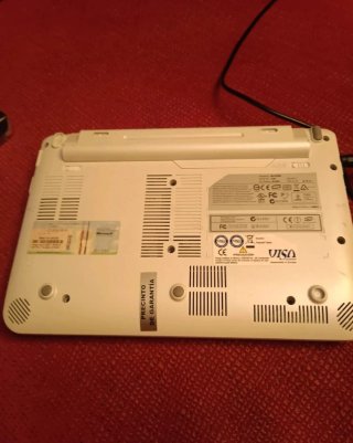 Portatile Notebook Linux Bianco e Verde