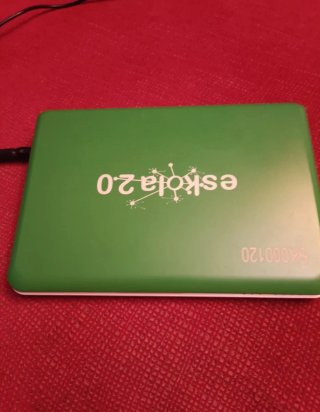 Portatile Notebook Linux Bianco e Verde