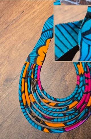 Confezione / Pacco di 4 collane eleganti e originali