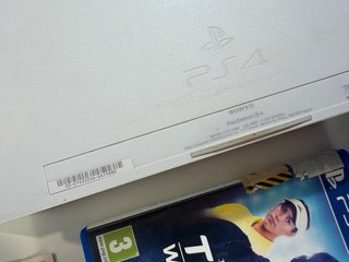 Playstation 4 Bianca + 2 Controller