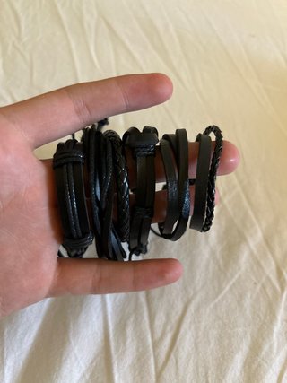 Pulseras Negras de Cuero
