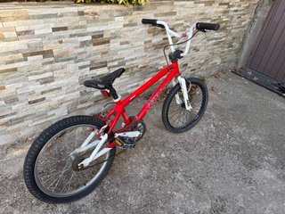 Bicicleta Montaña Roja y Blanca
