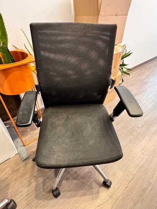Silla de oficina negra