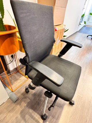 Silla de oficina negra
