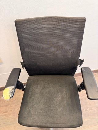 Silla de oficina negra