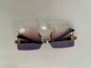 Gafas de lujo doradas y moradas