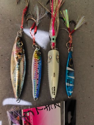 Señuelos pesca slow jigging y anzuelos