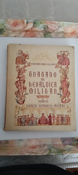 Libros de Heráldica e historiales del ejército