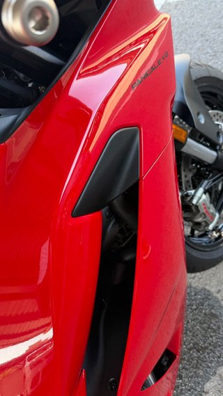 Ducati Panigale V2 Roja