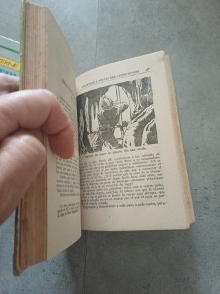 2 libros de Julio Verne de tapa dura