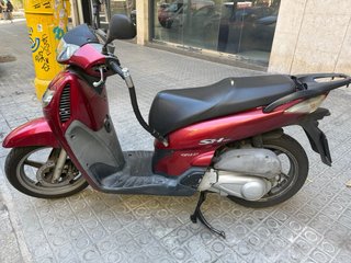 Honda SH150 Roja - Moto Scooter