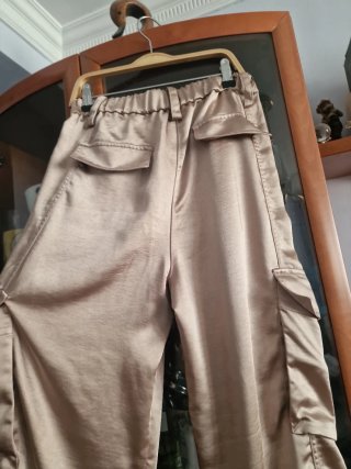 Pantalones cargo satén beige bombachos
