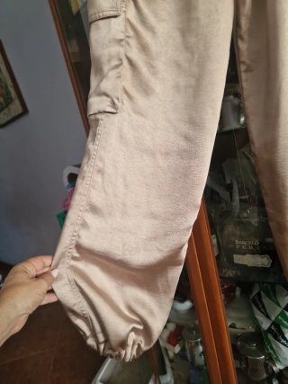 Pantalones cargo satén beige bombachos