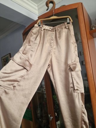 Pantalones cargo satén beige bombachos