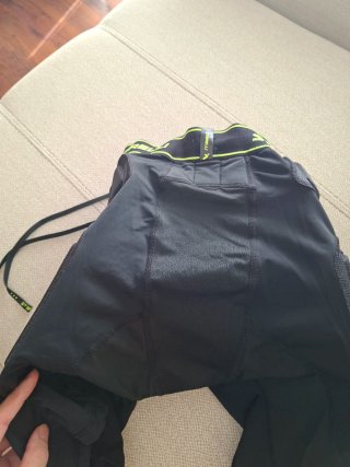Pantalón corto portero con protecciones